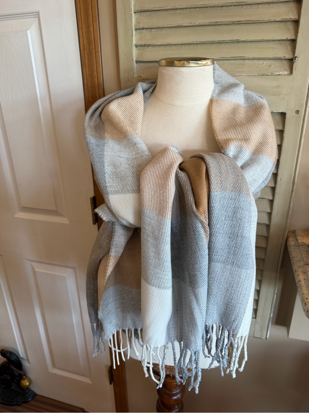 Beautiful Aldo Neutral Plaid Fringe Wrap Scarf in Beige, Gray & White